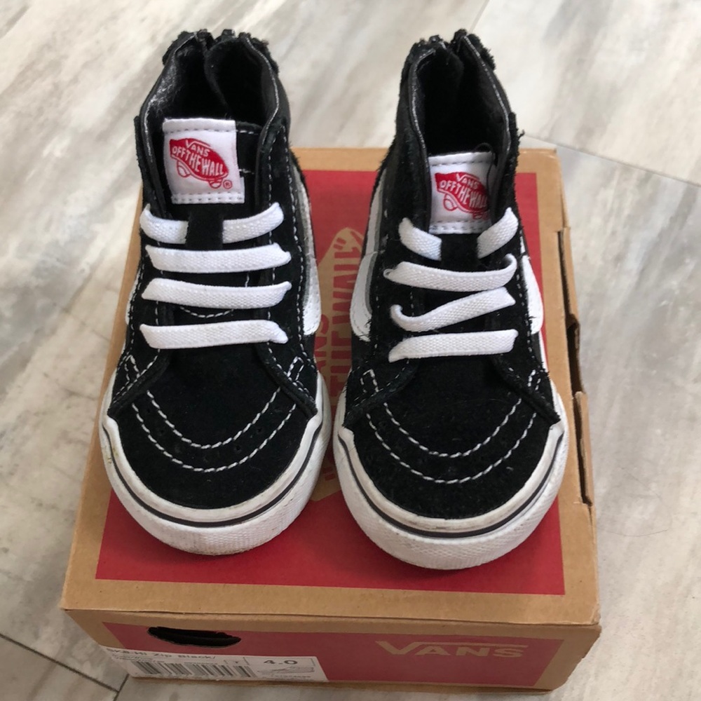 SALE! Sk8-Hi Vans in Black and White